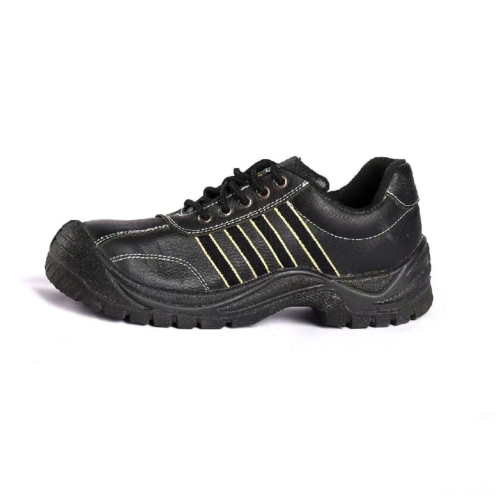 Low cut shoes