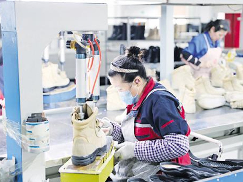 Why More Importers Choose Factory Direct Safety Shoes